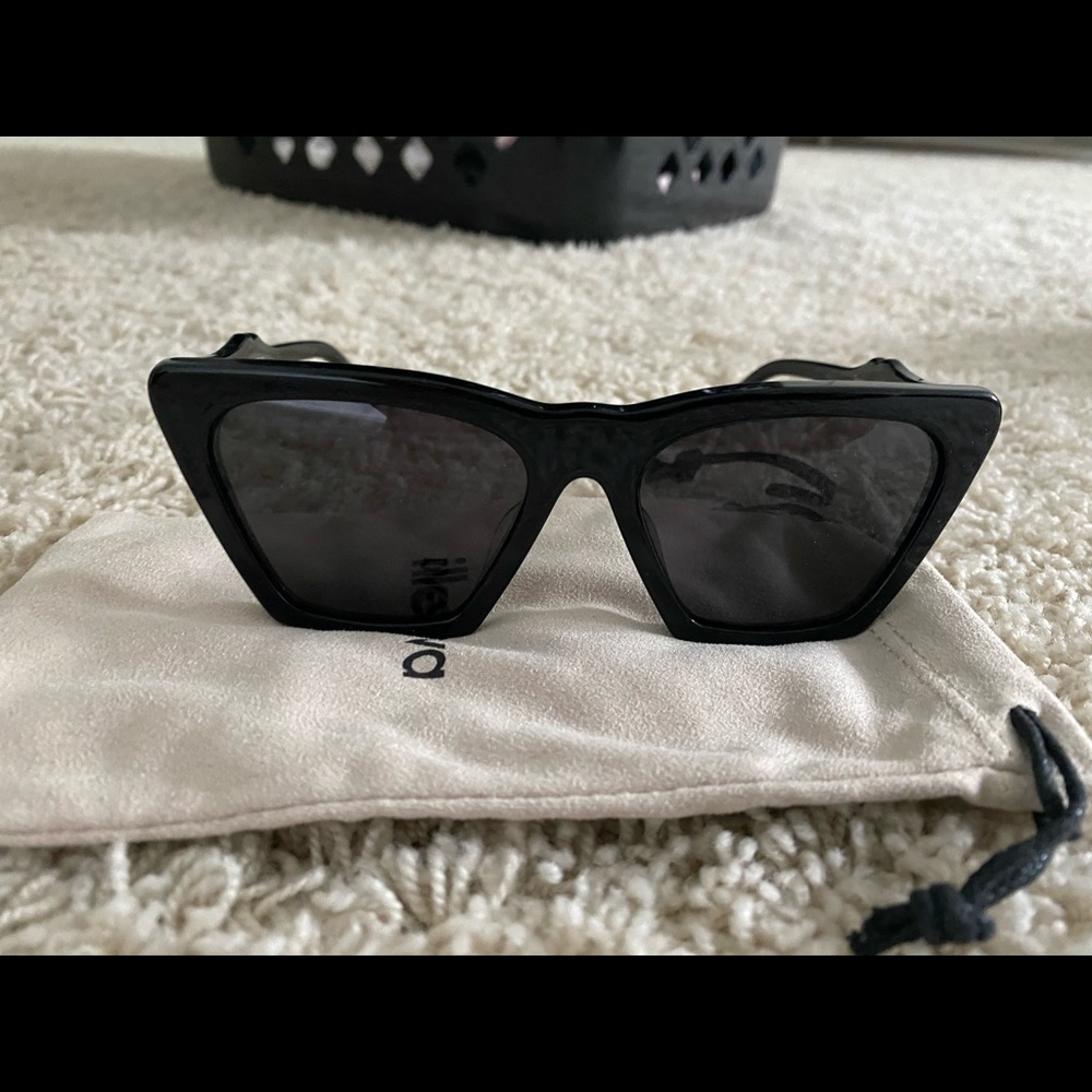 BRAND NEW Illesteva sunglasses